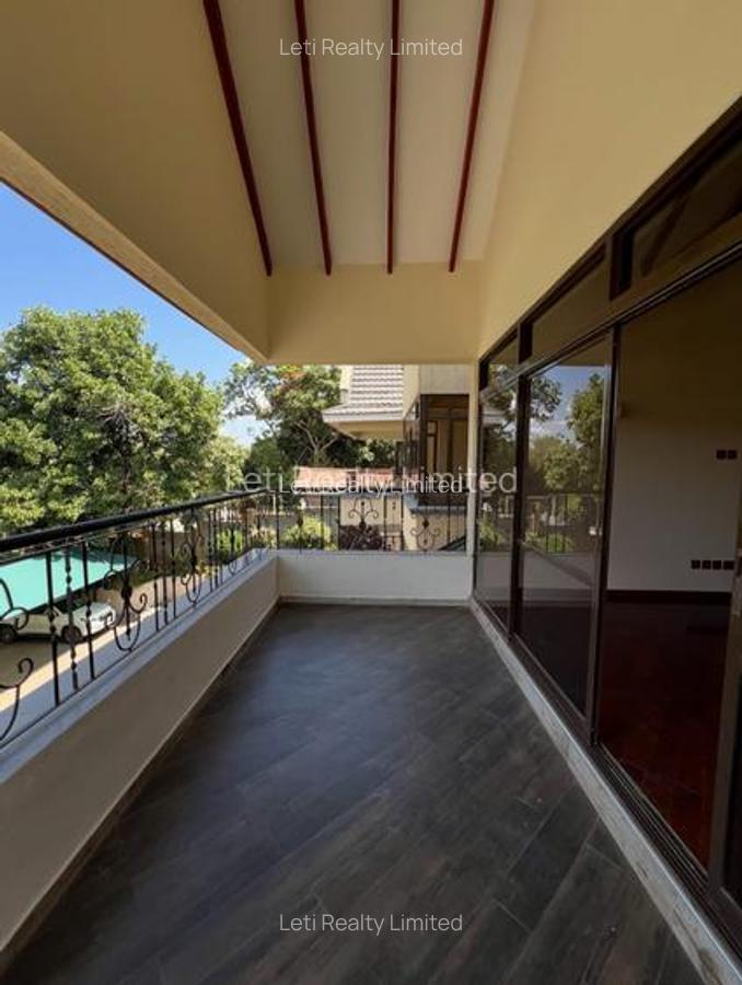 5 Bed Townhouse with En Suite in Lavington - 10
