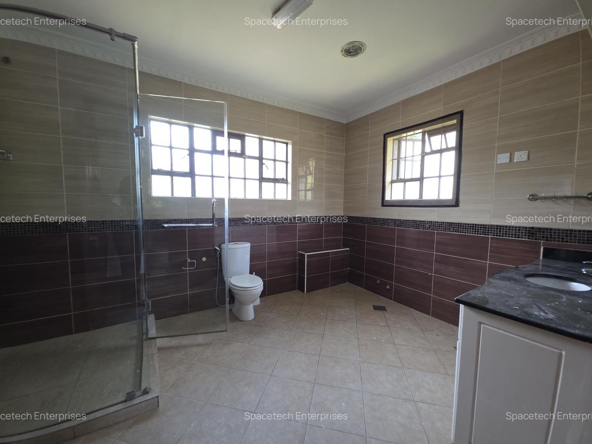4 Bed House with En Suite in Runda - 12