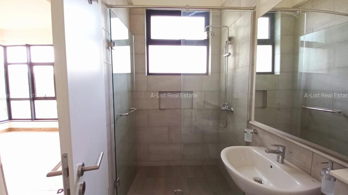 3 Bed Apartment with En Suite at Riverside Lane - 6