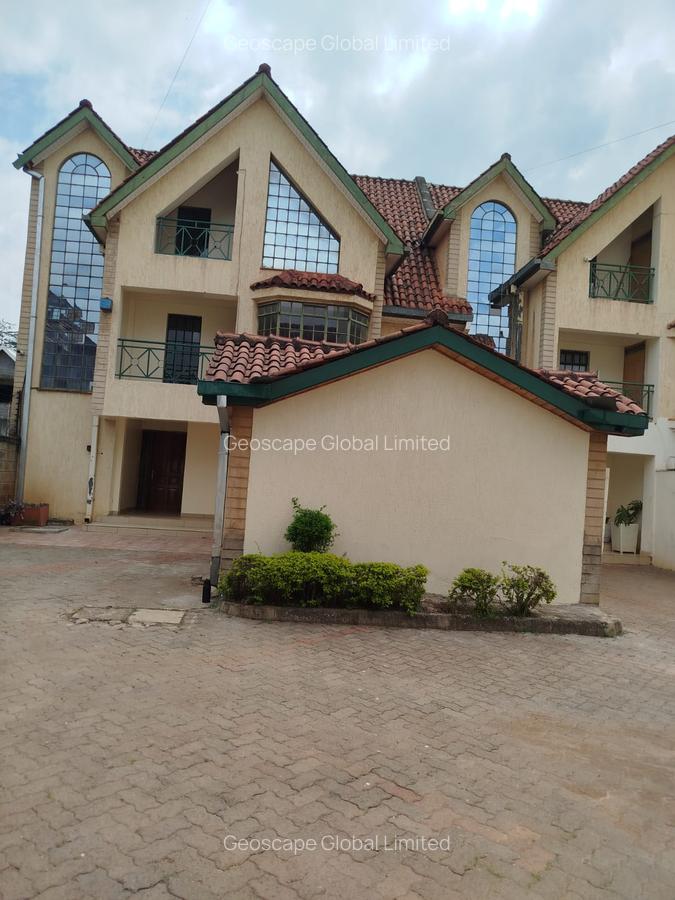 4 Bed House with En Suite in Lavington - 2