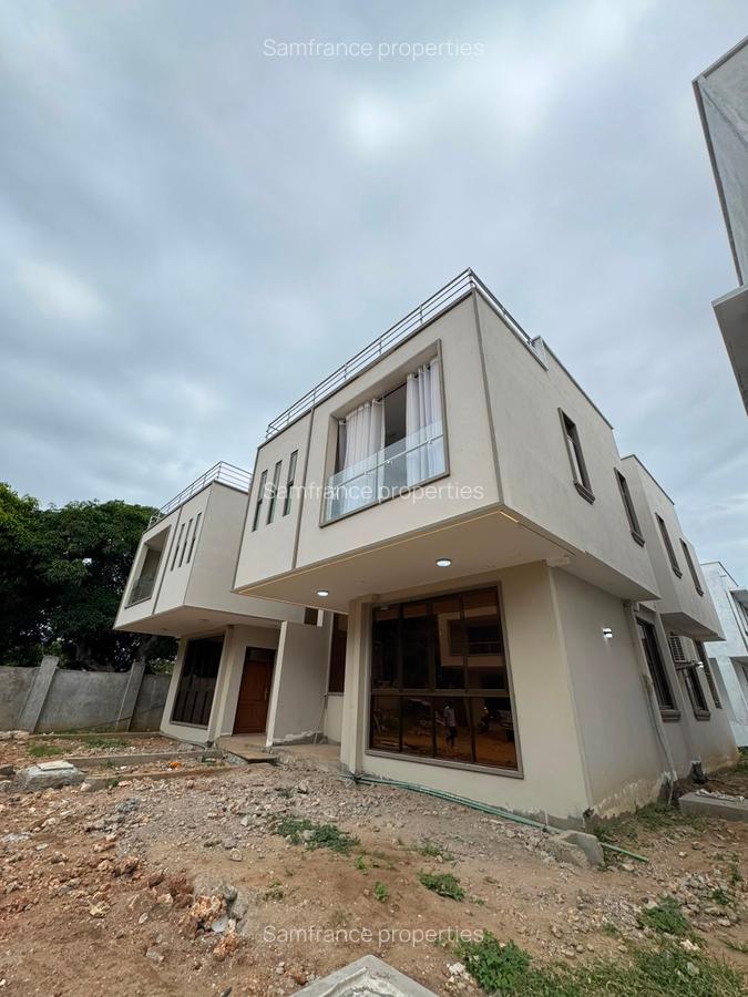 3 Bed Villa with Swimming Pool at Coca-Cola - 1