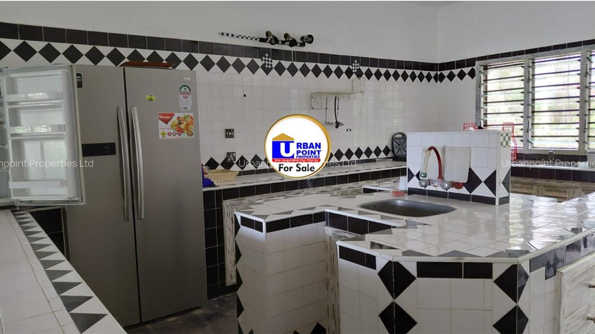 8 Bed House with En Suite in Watamu - 13