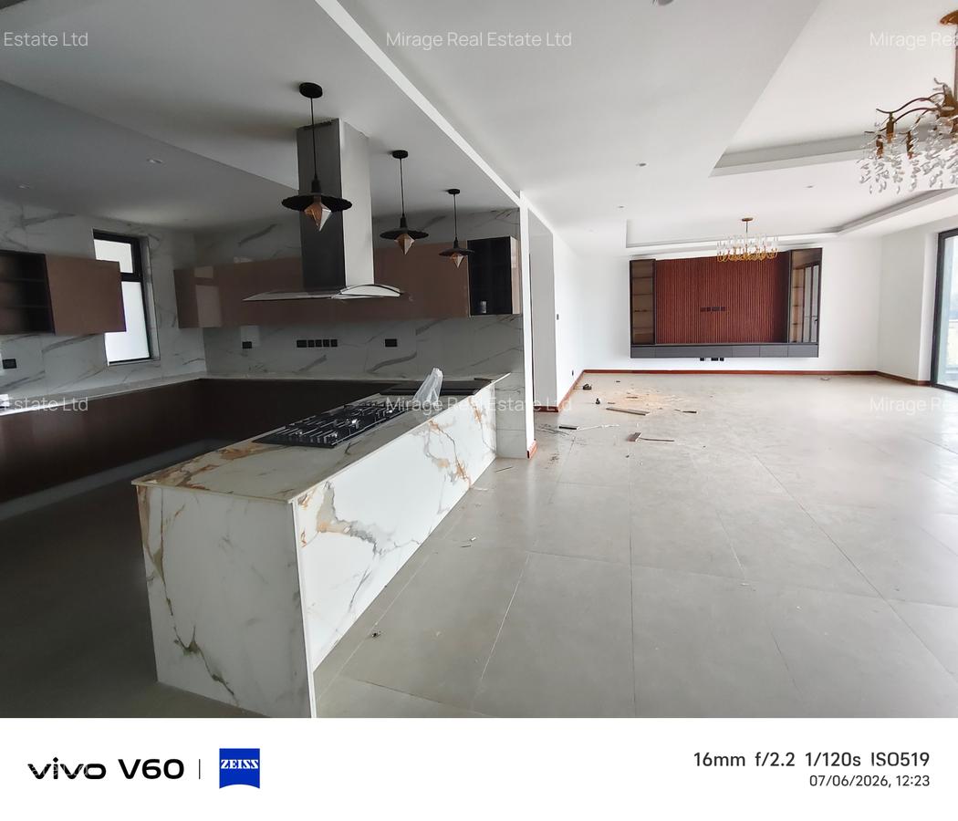 3 Bed Apartment with En Suite in Riverside - 7