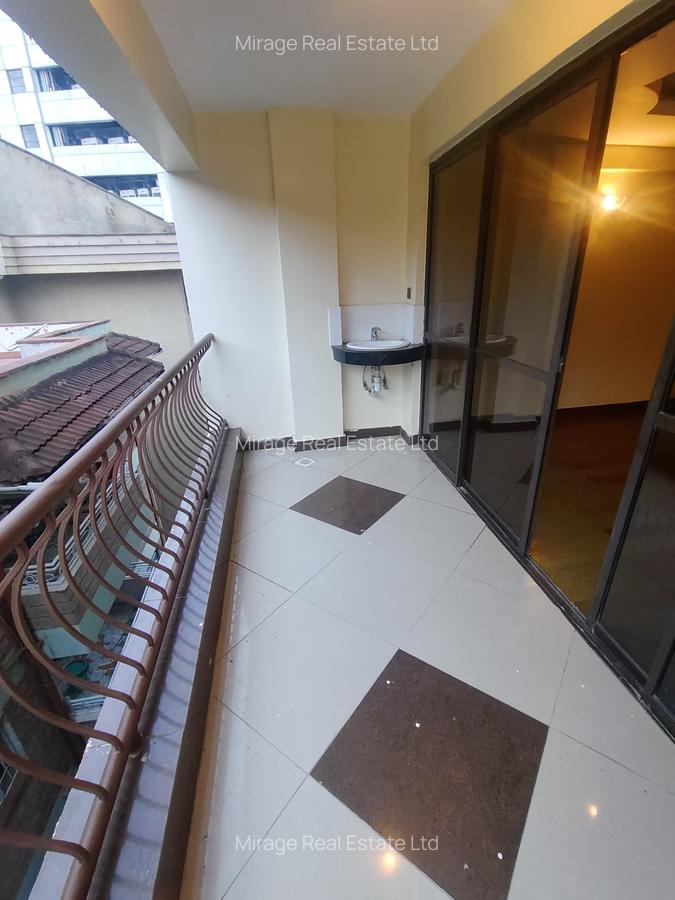 3 Bed Apartment with En Suite in Westlands Area - 17