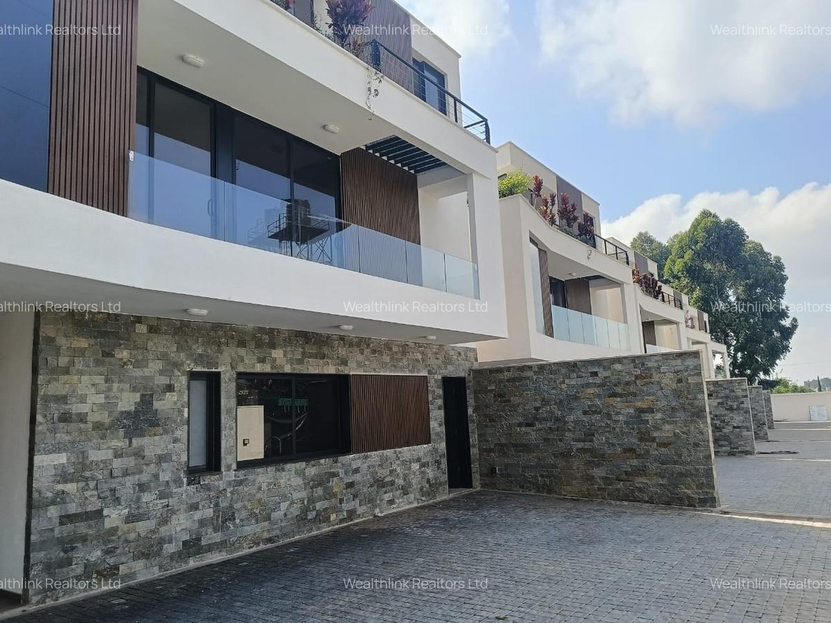 4 Bed Townhouse with En Suite at Paradise Lost - 3
