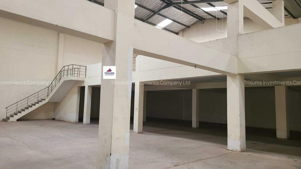 300,000 ft² Warehouse with Fibre Internet in Industrial Area - 4
