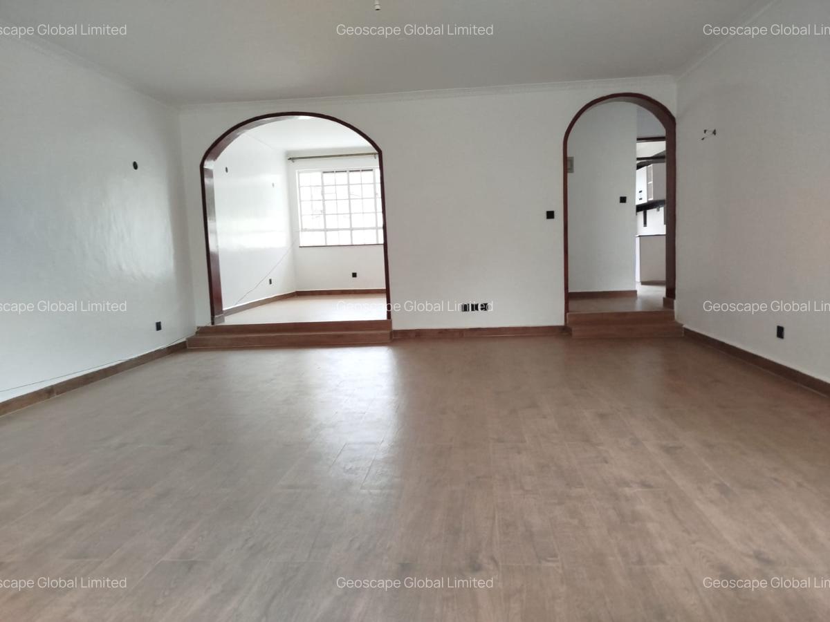 5 Bed House with En Suite in Lavington - 13