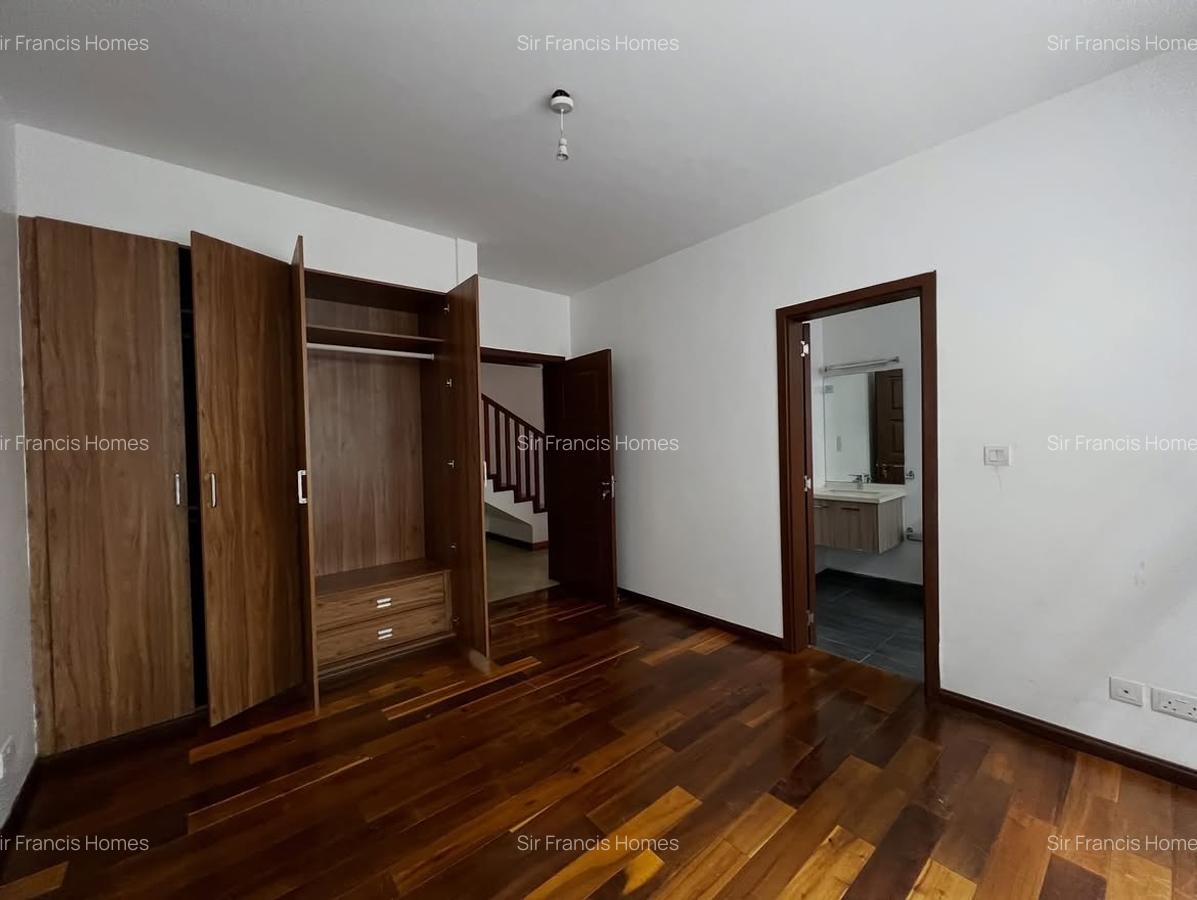 5 Bed Townhouse with En Suite at Lavington - 9