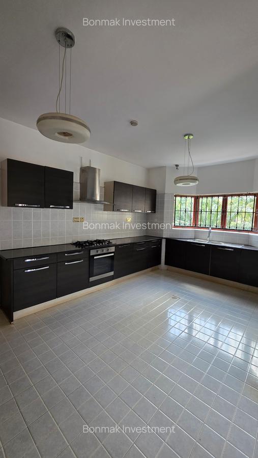 5 Bed Townhouse with En Suite at Runda Park - 11