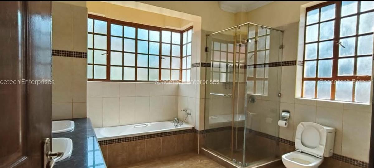 4 Bed Townhouse with En Suite in Rosslyn - 15
