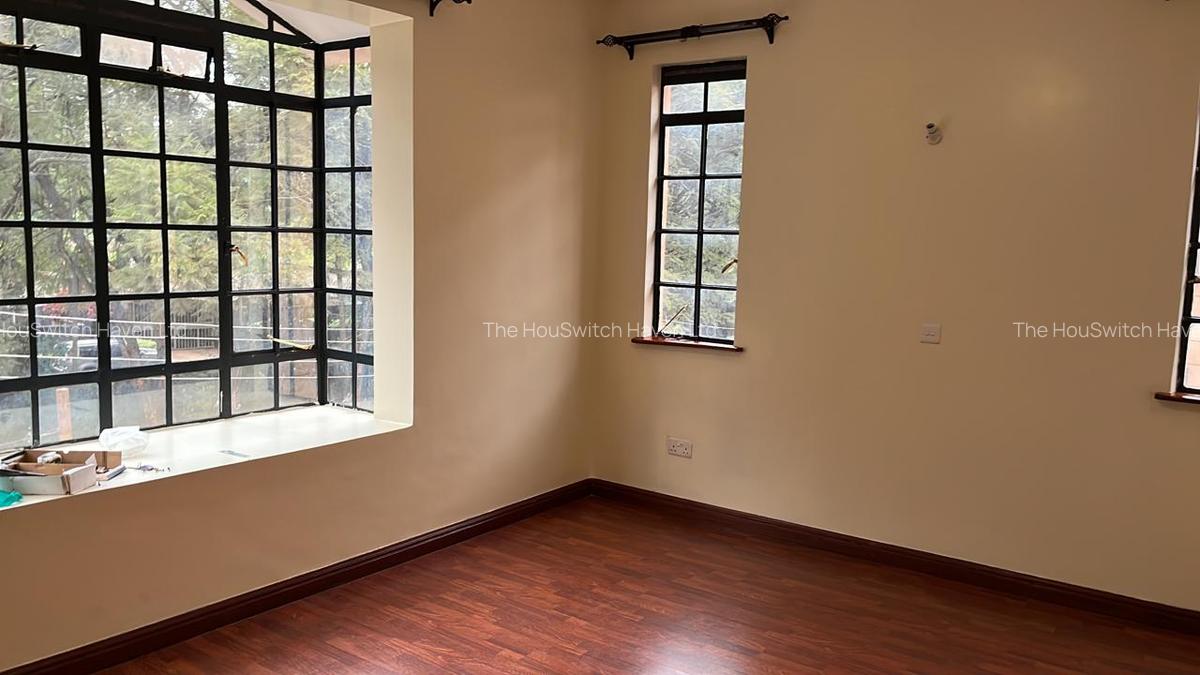 3 Bed Apartment with Swimming Pool at Near Brookside Gardens - 10