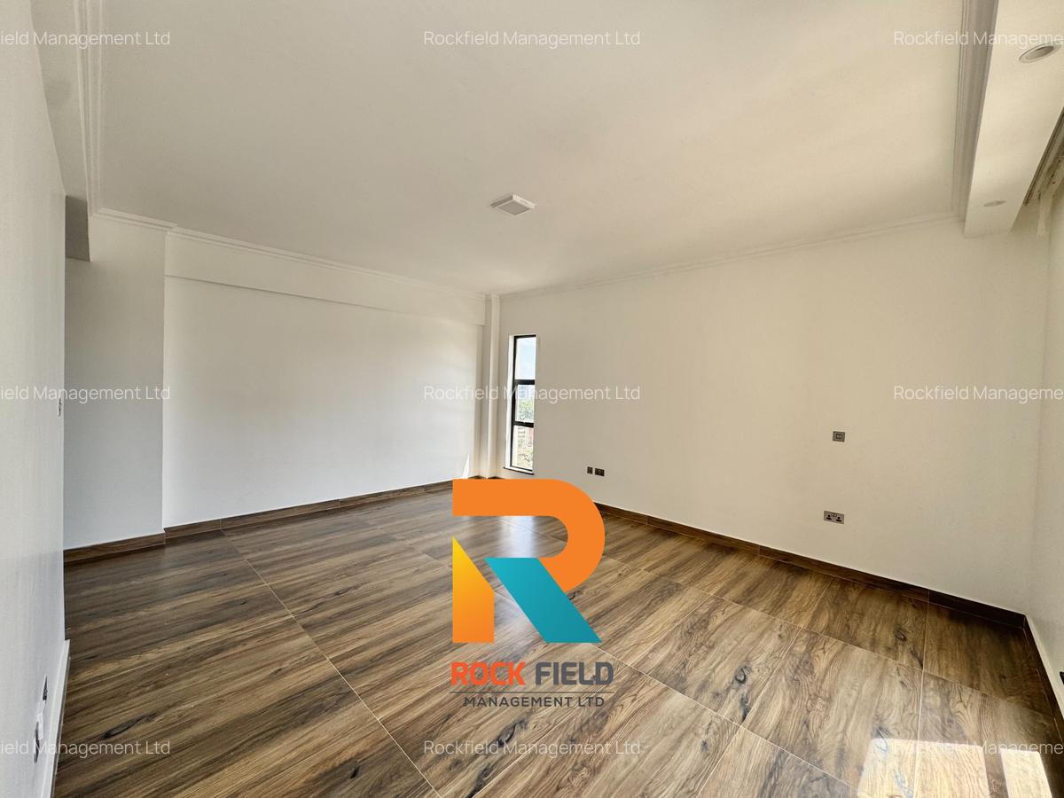 3 Bed Apartment with En Suite in Brookside - 18