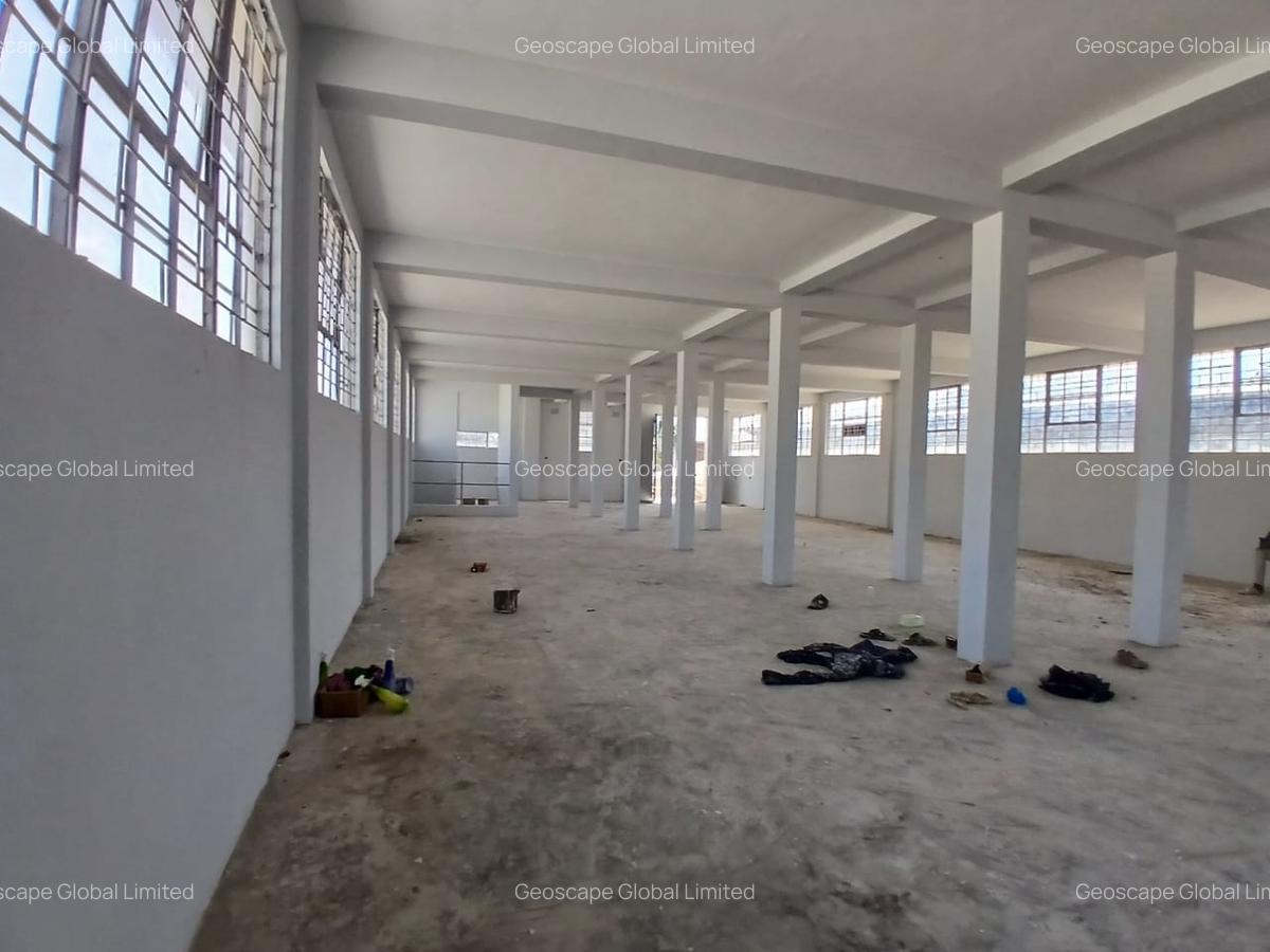 7,000 ft² Warehouse with Backup Generator in Industrial Area - 1