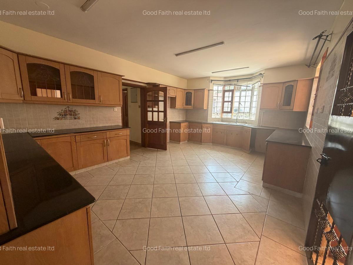 5 Bed House with En Suite in Runda - 3