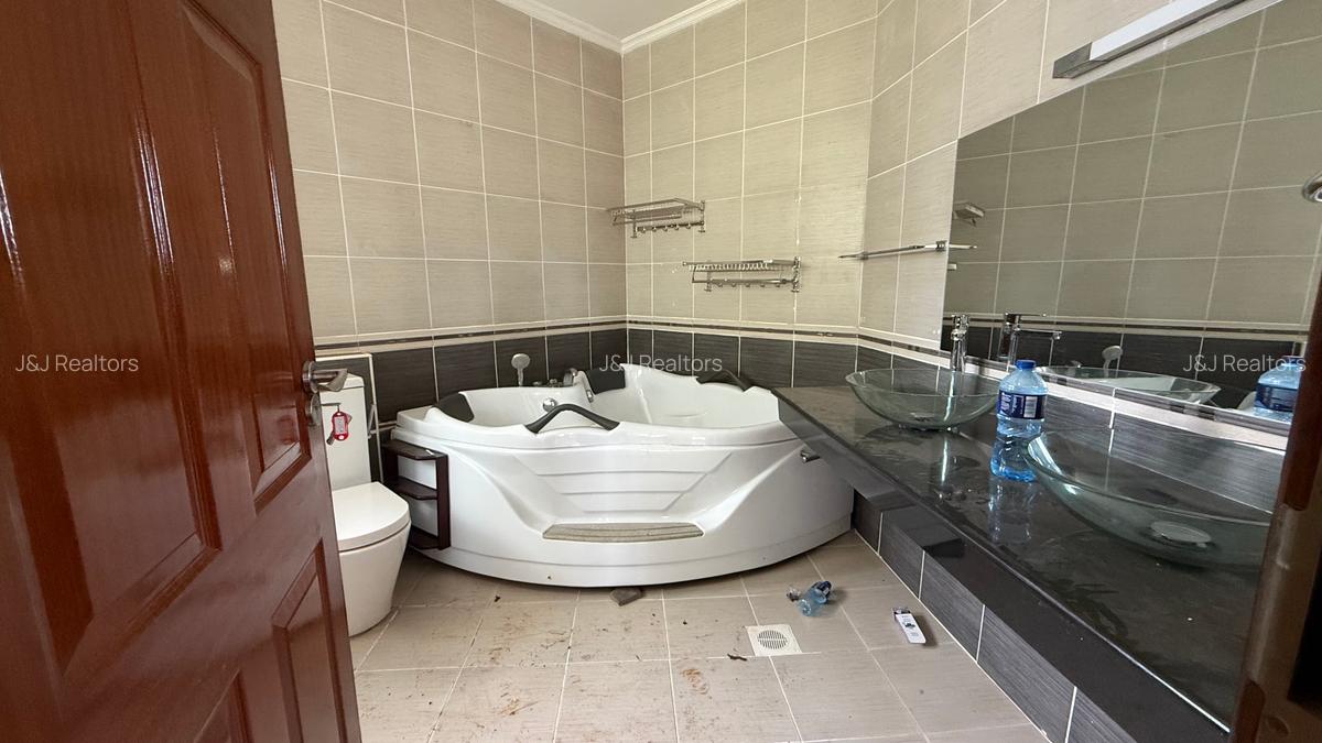 5 Bed Townhouse with En Suite in Lavington - 17
