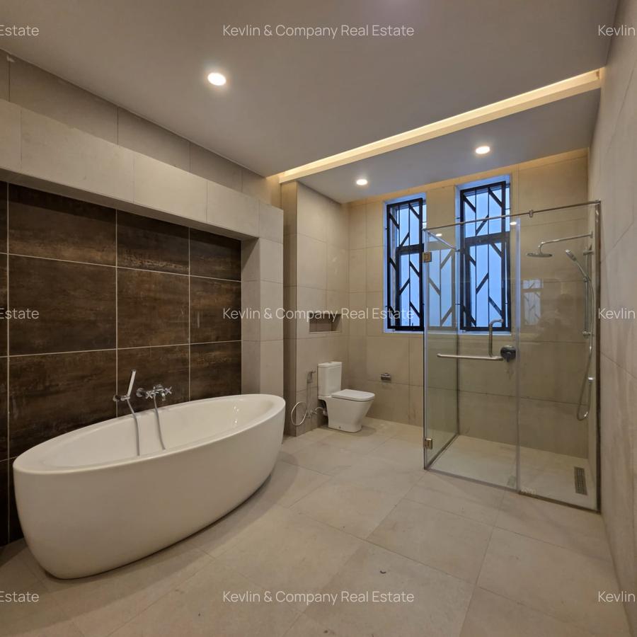 5 Bed Townhouse with En Suite in Westlands Area - 15