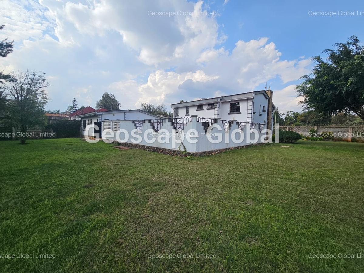 5 Bed House with En Suite in Runda - 1