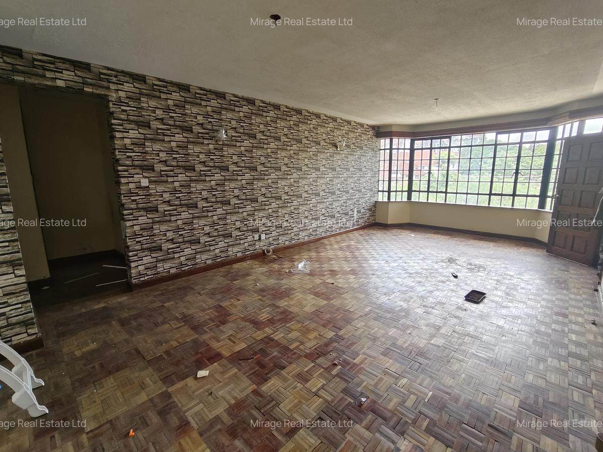 3 Bed Apartment with En Suite in Lavington - 19