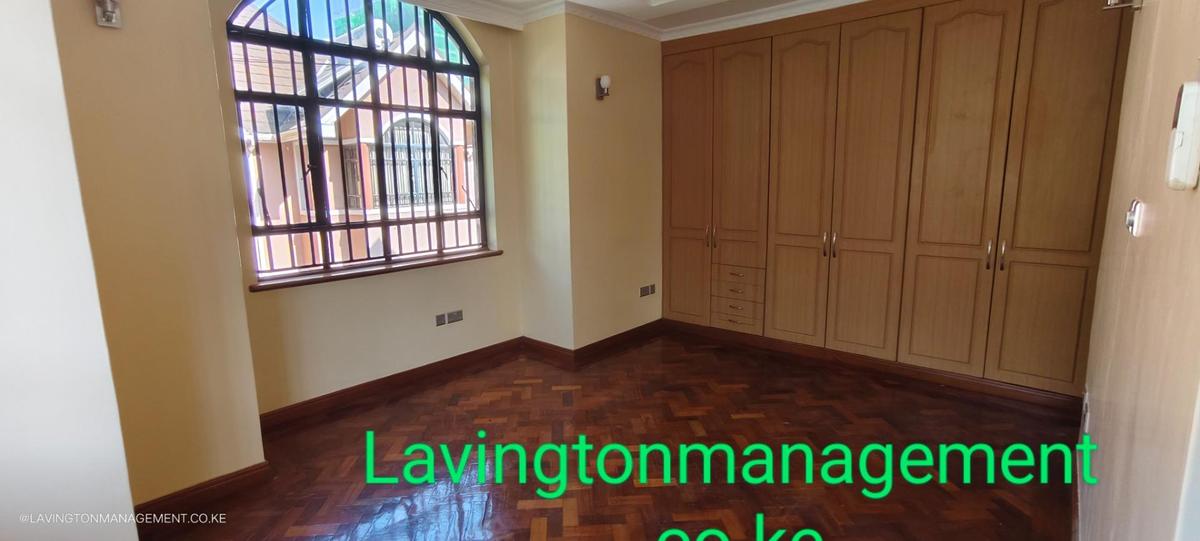 4 Bed House with En Suite at Lavington Green - 12