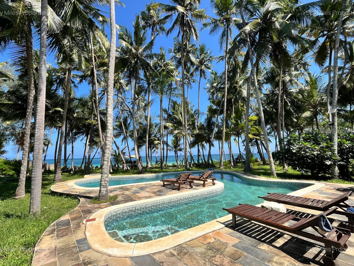 7 Bed Villa with En Suite at South Coast - 4