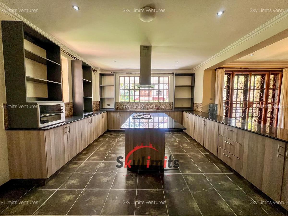 4 Bed Townhouse with En Suite in Rosslyn - 14