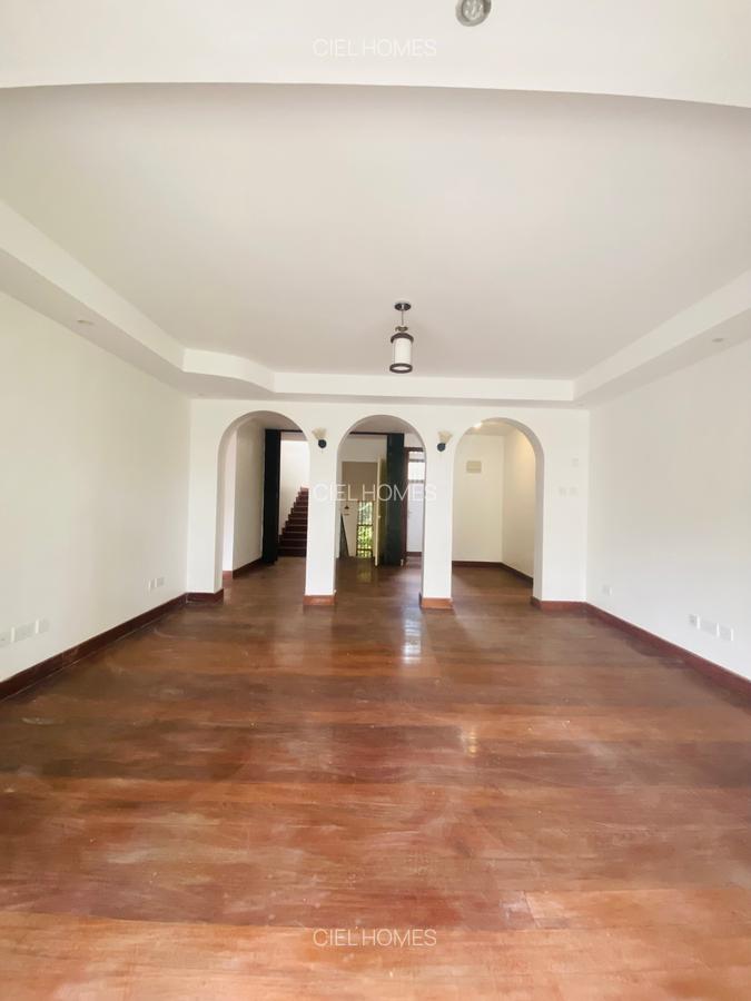 5 Bed Villa with En Suite in Lavington - 11