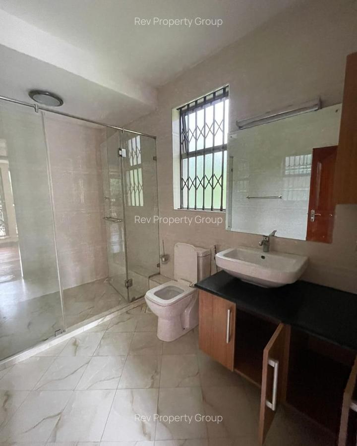 5 Bed Villa with En Suite in Lavington - 9