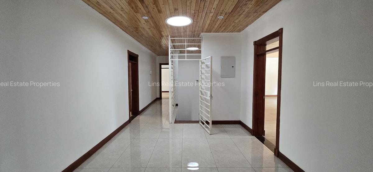5 Bed House with En Suite in Rosslyn - 4