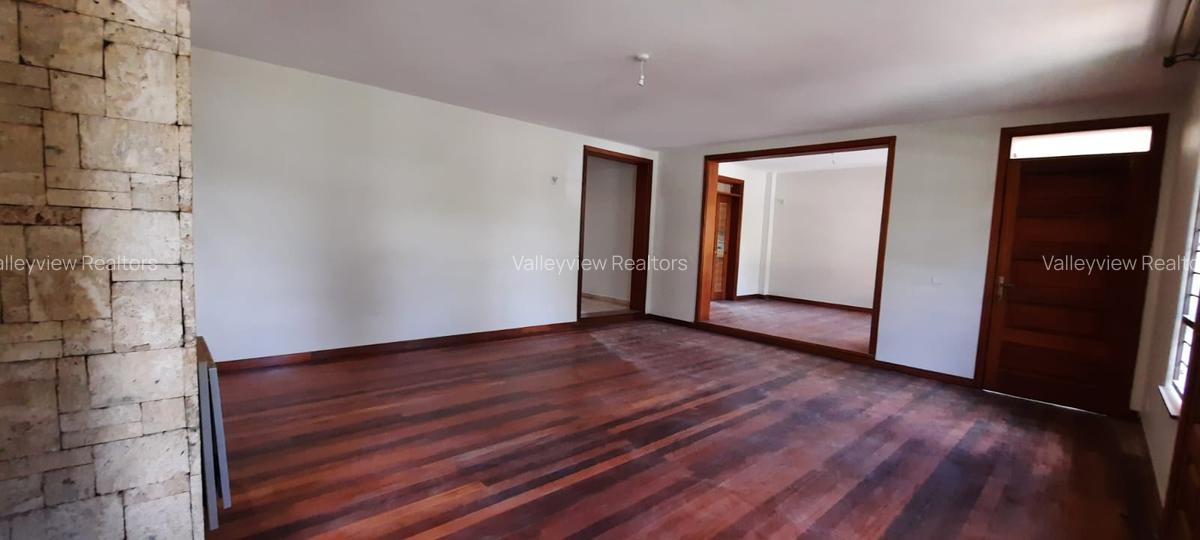 5 Bed Townhouse with En Suite at Lavington - 7