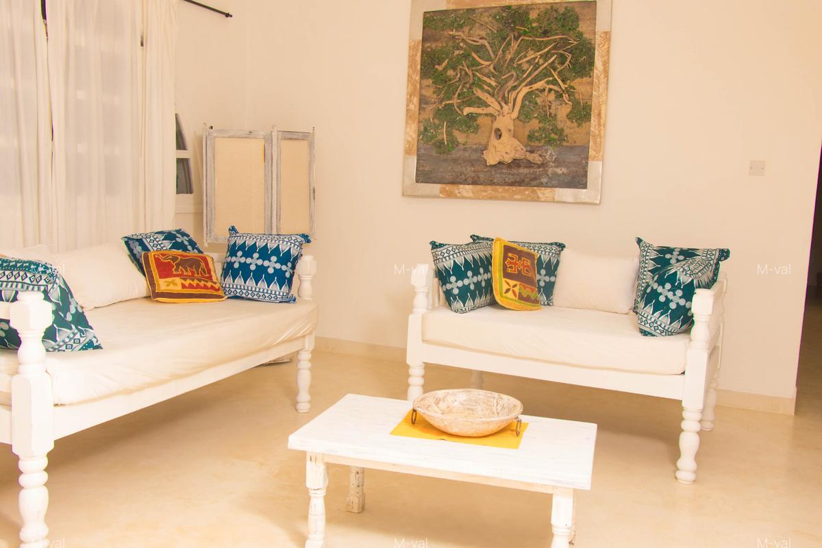 6 Bed Villa with En Suite at Casuarina - 15