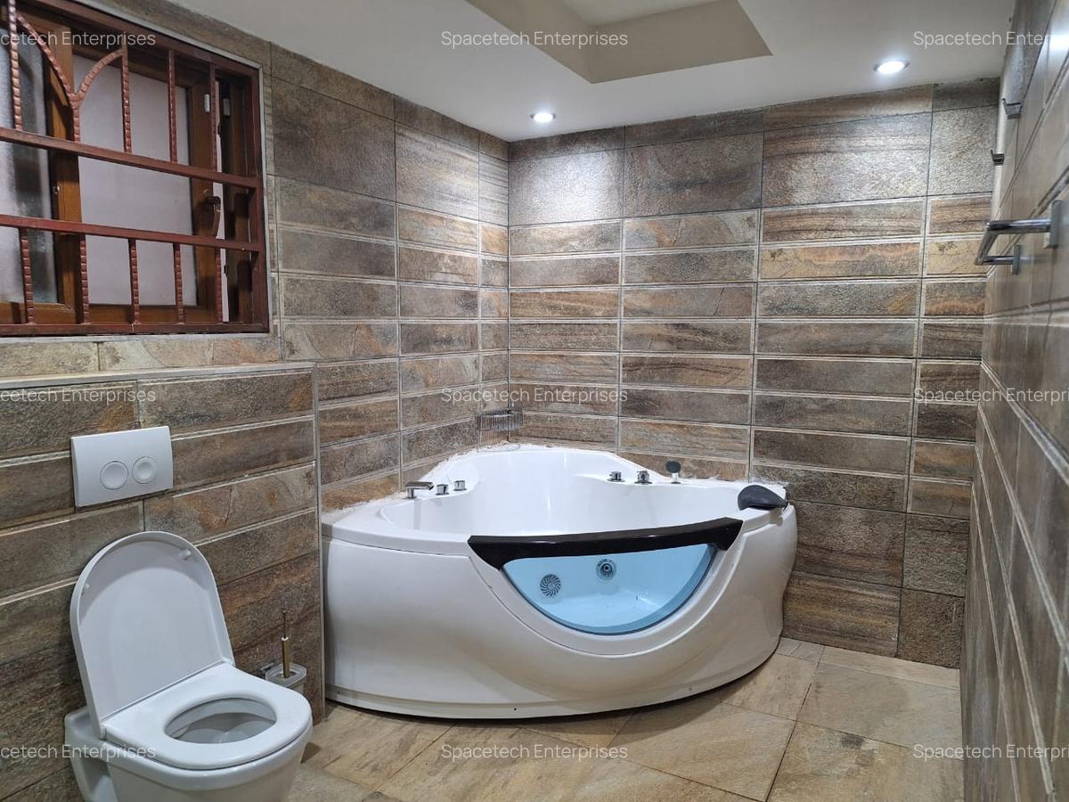 6 Bed House with En Suite in Kyuna - 13