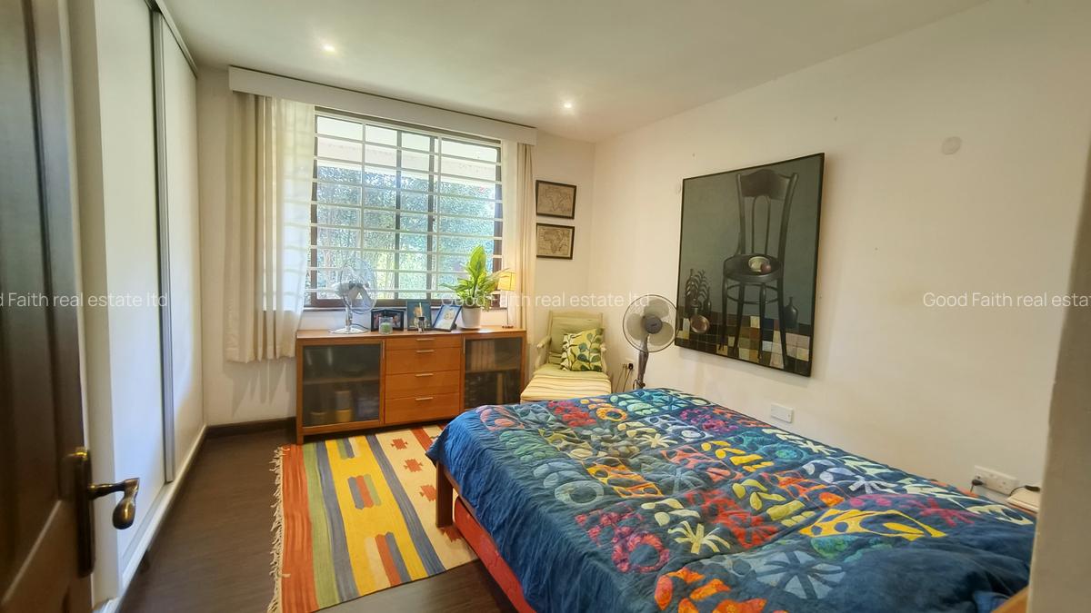 5 Bed House with En Suite in Runda - 11