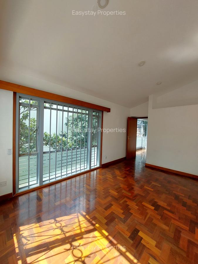 4 Bed Townhouse with En Suite in Brookside - 20