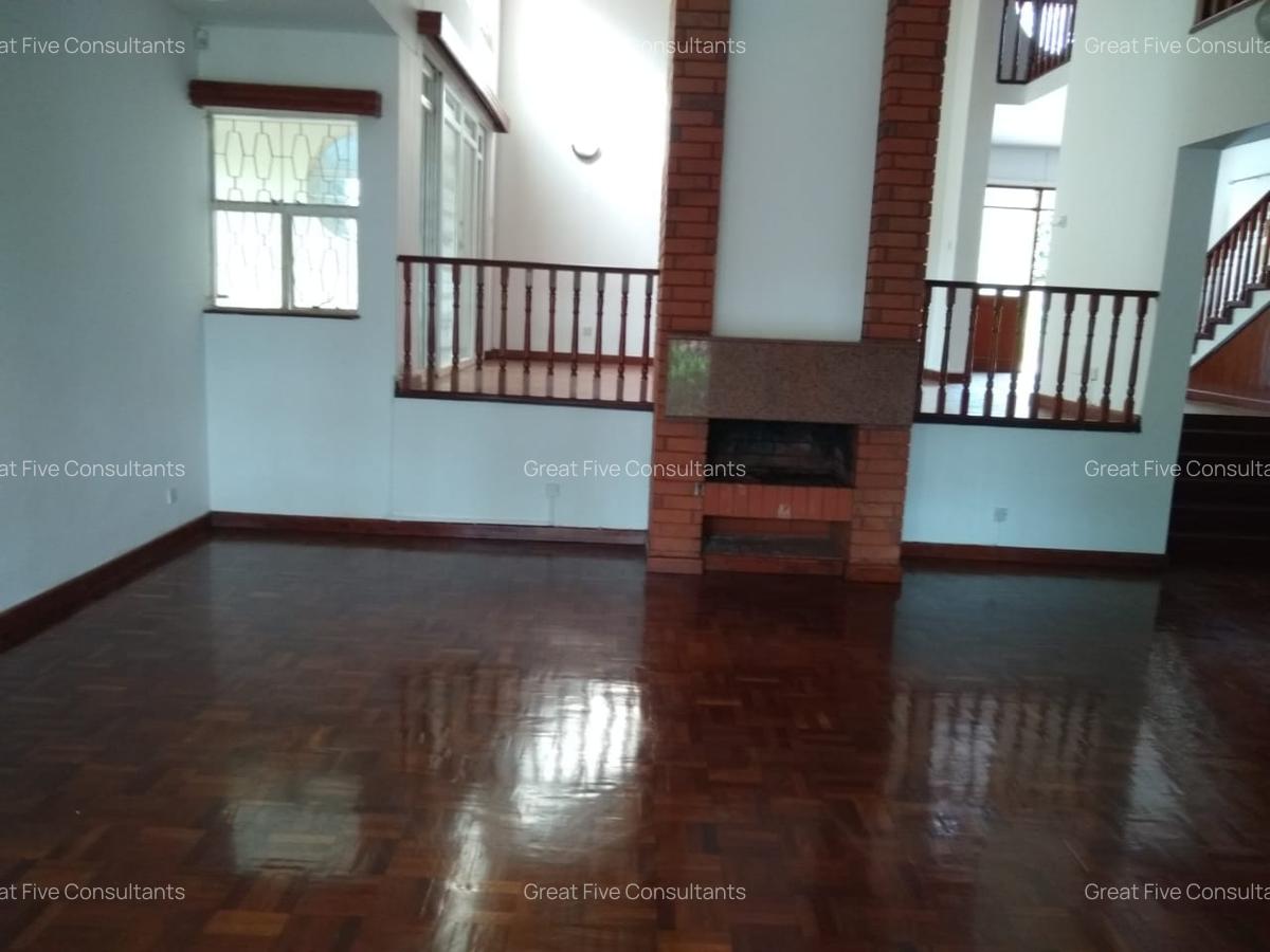 5 Bed Villa with En Suite in Runda - 3