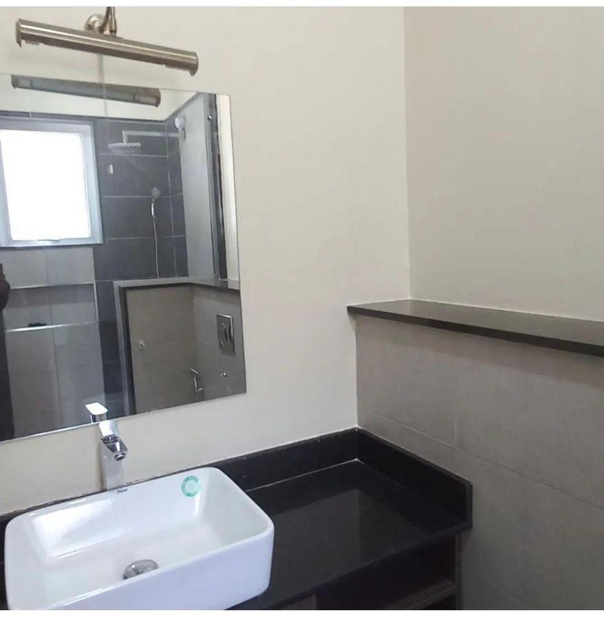 5 Bed Townhouse with En Suite in Lavington - 6