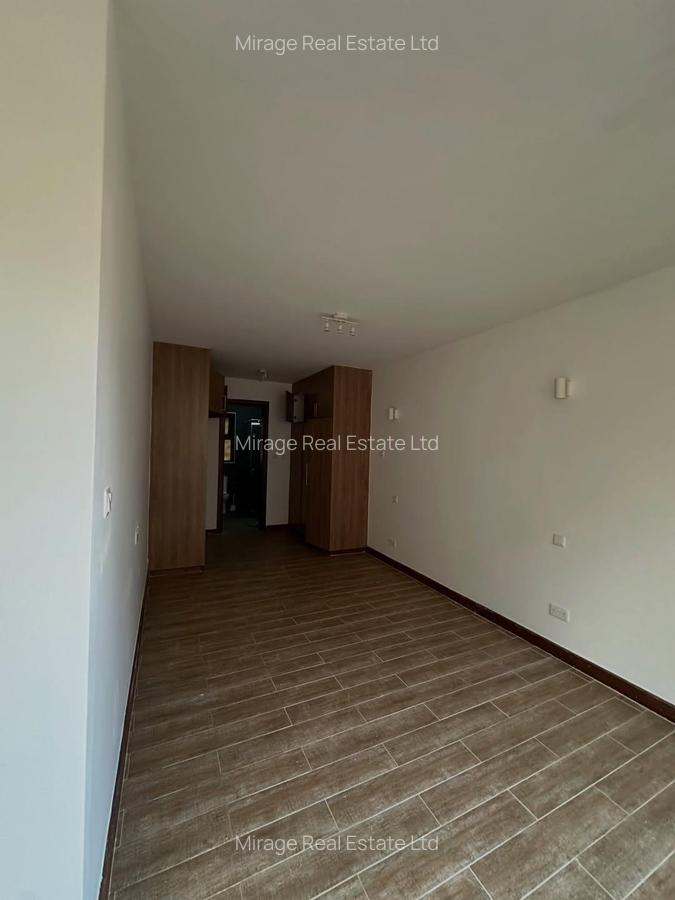 1 Bed Apartment with Swimming Pool in Dennis Pritt - 7