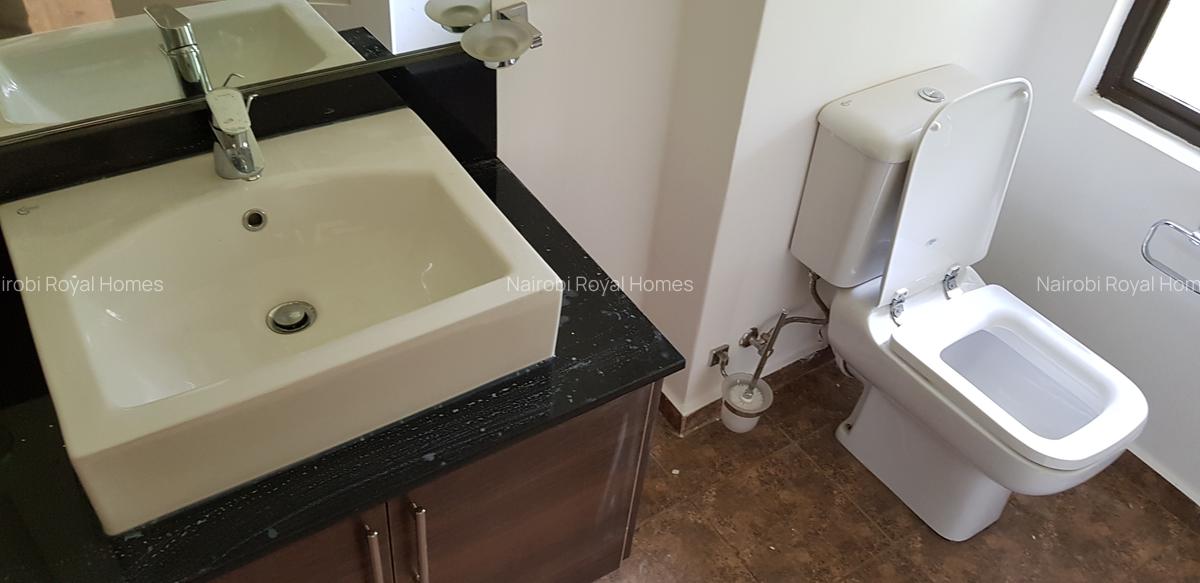 4 Bed Townhouse with En Suite at Rosslyn Lone Tree Road 55 - 15