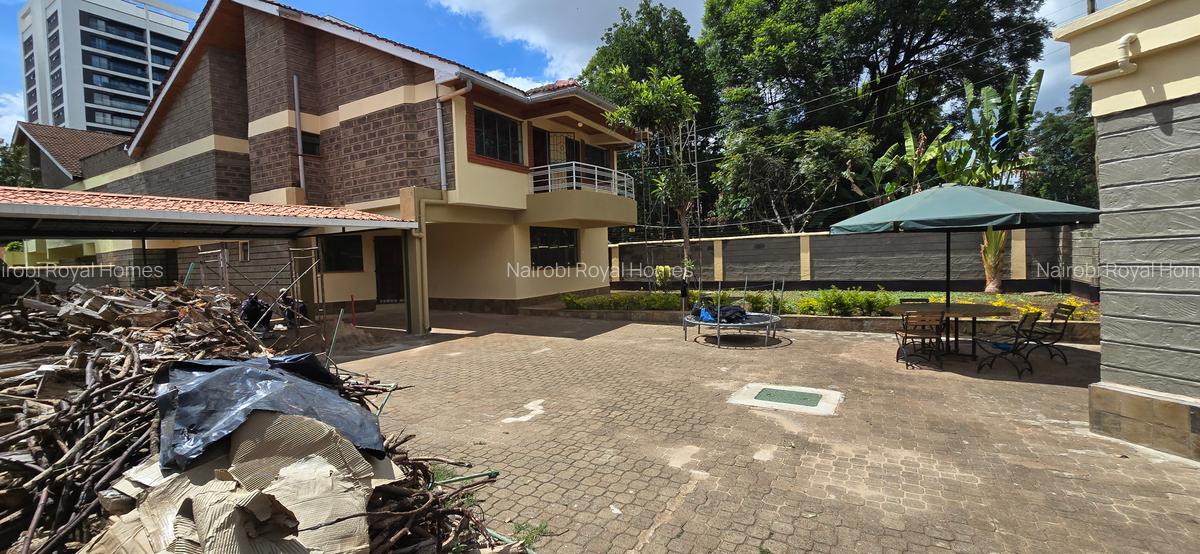 5 Bed Townhouse with En Suite at Lavington Road - 2