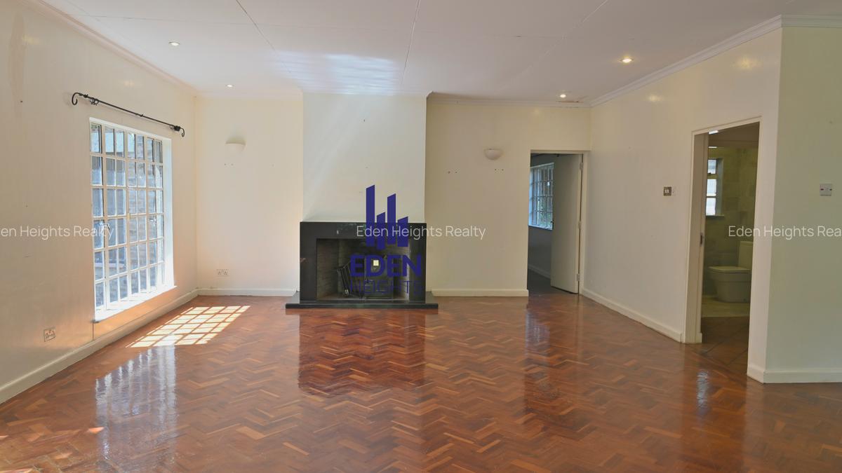 4 Bed House with En Suite in Lavington - 6