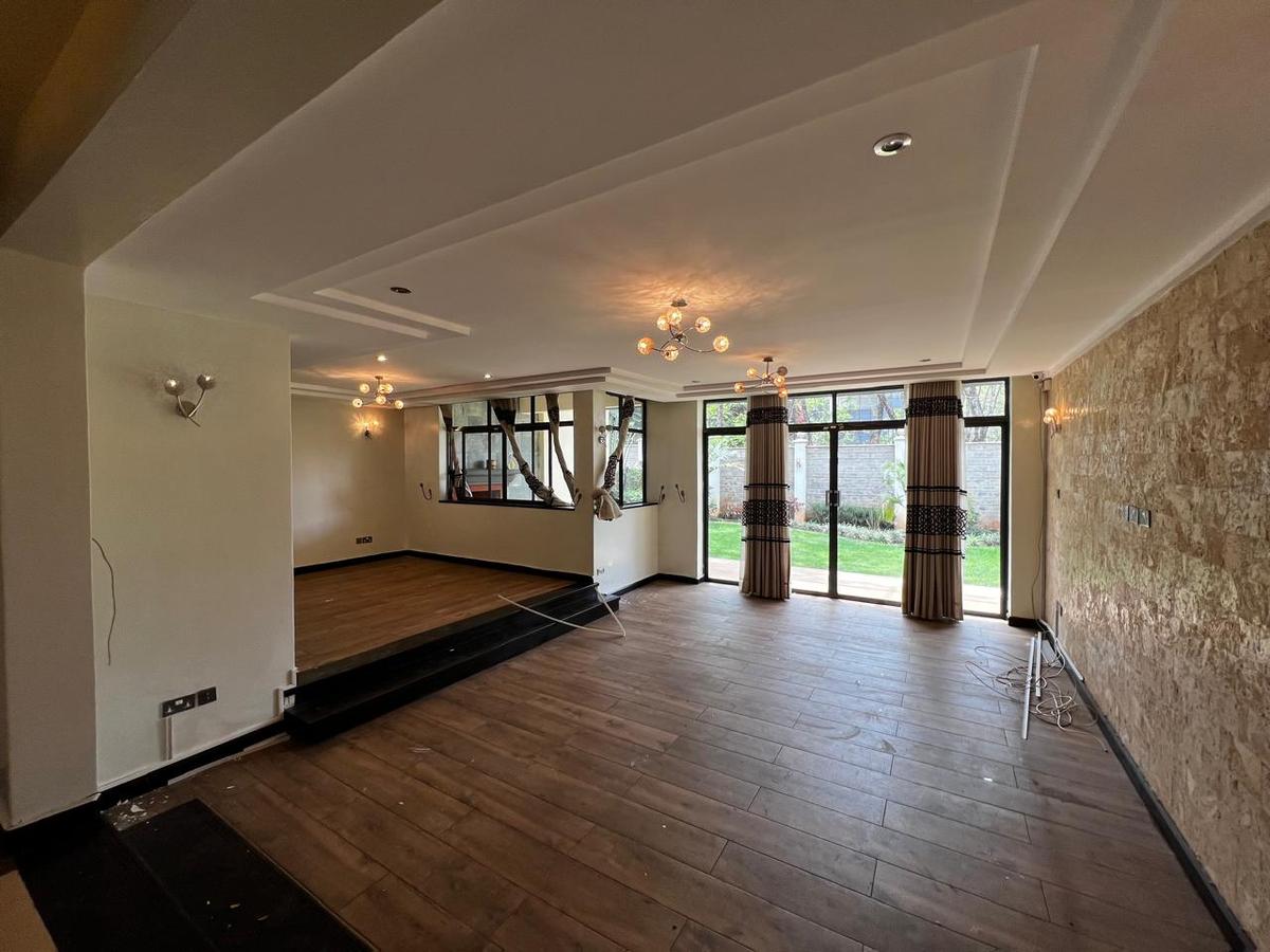 5 Bed Villa with En Suite in Lavington - 11