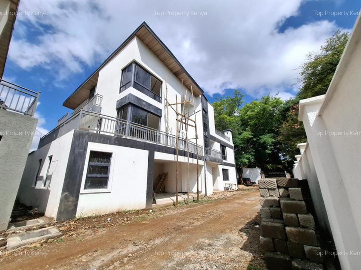 5 Bed House with En Suite at 00502 - 9