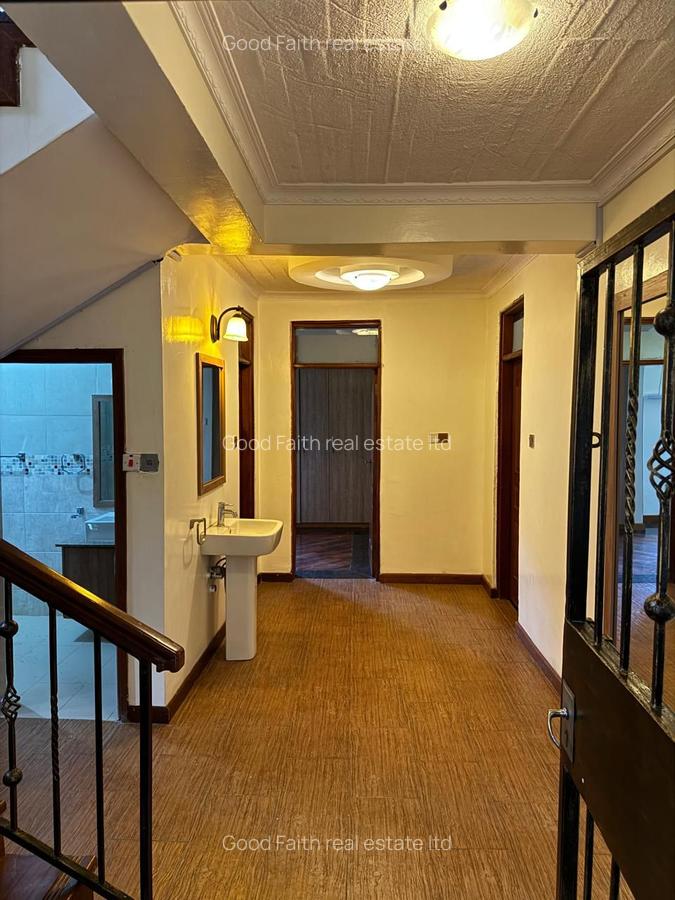 4 Bed House with En Suite in Runda - 4