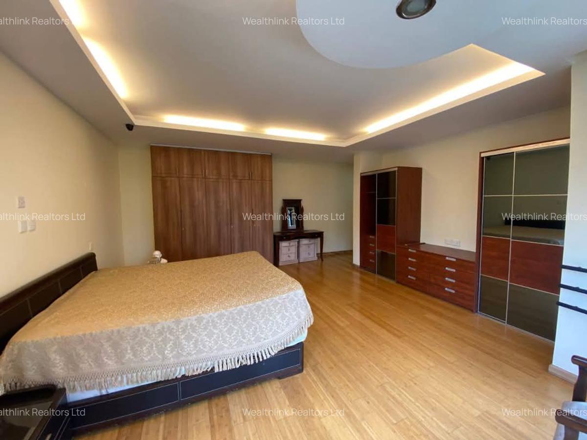 5 Bed Townhouse with En Suite at Kyuna - 9