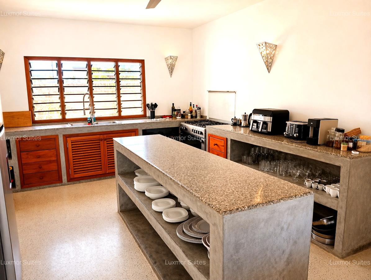 4 Bed Villa with En Suite at Watamu Beach Front - 3