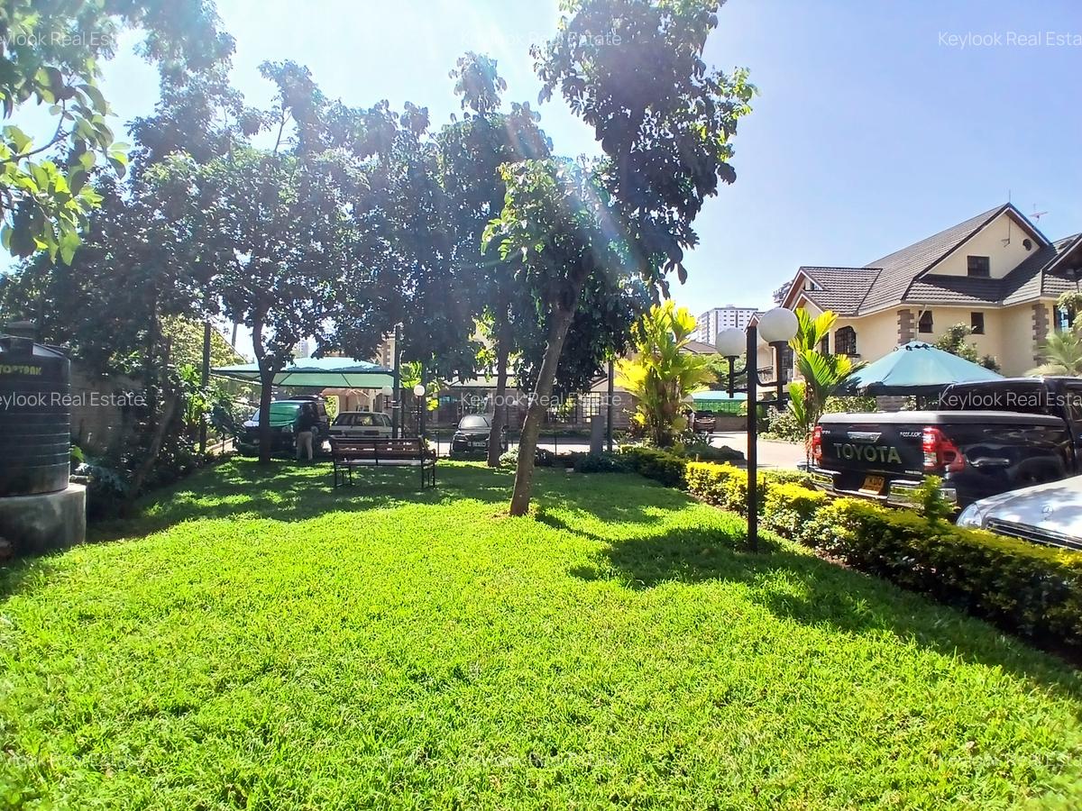 5 Bed Townhouse with En Suite at Lavington - 2