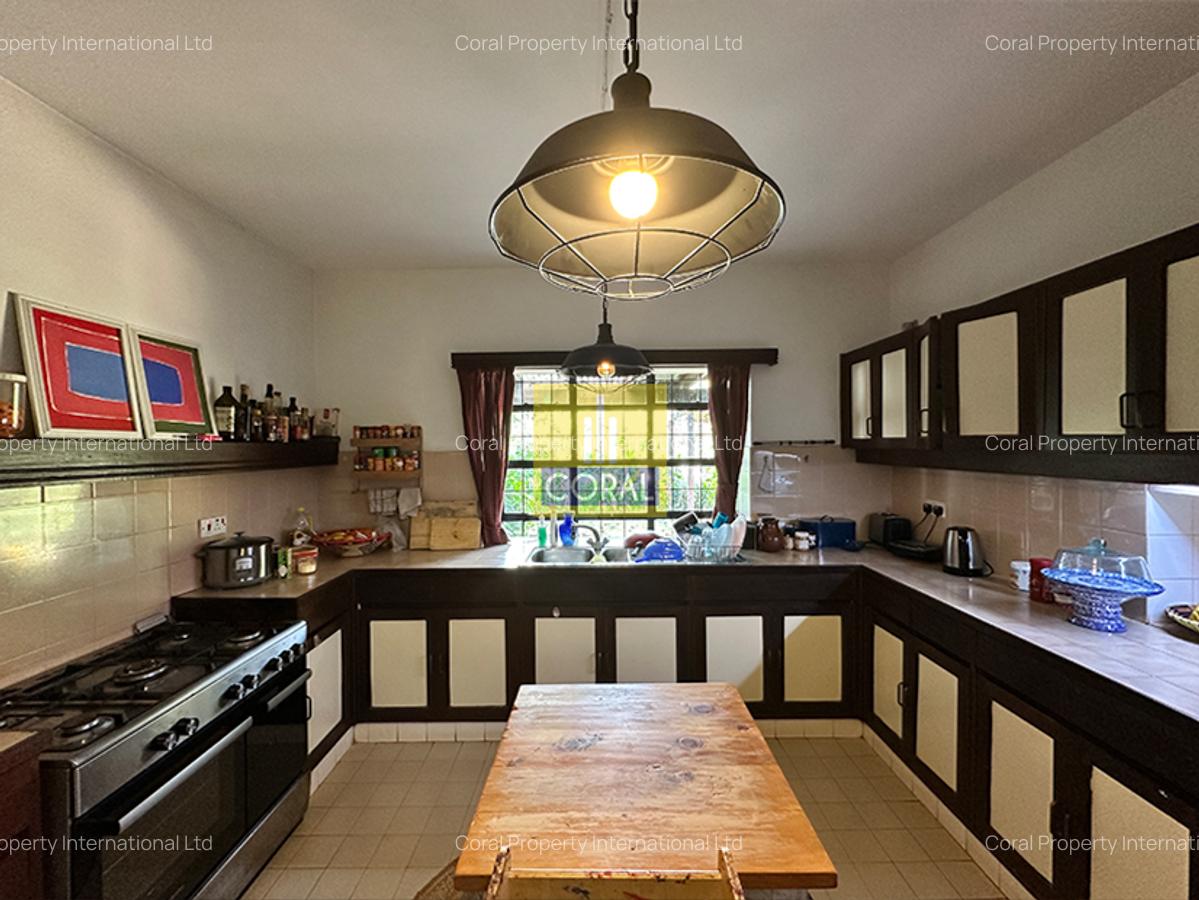 3 Bed House in Nyari - 13