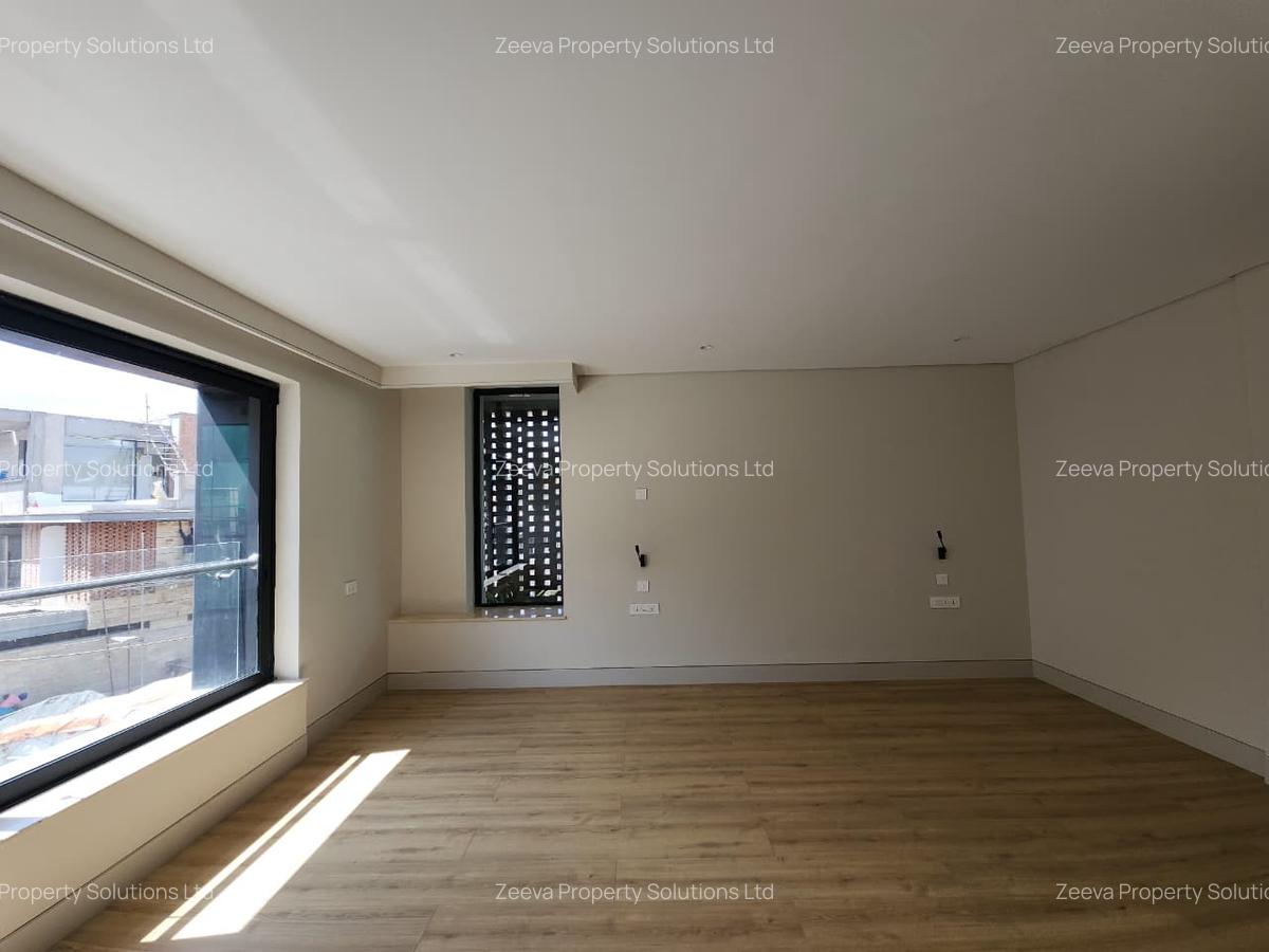 5 Bed Villa with En Suite in Westlands Area - 10