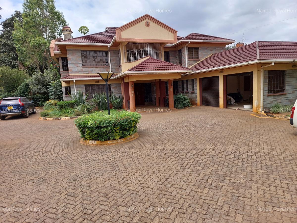 6 Bed House with En Suite at Flem Tree - 1