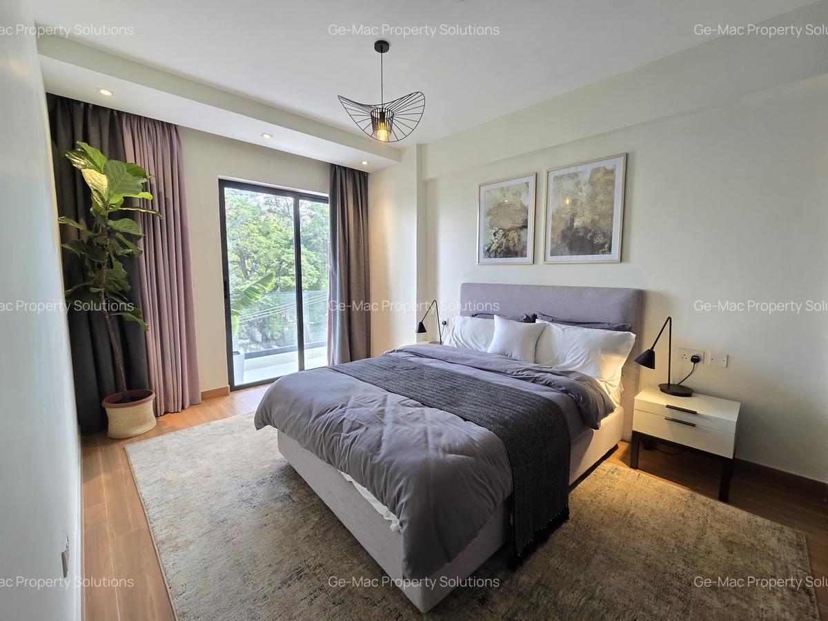 3 Bed Apartment with Swimming Pool in Riverside - 6