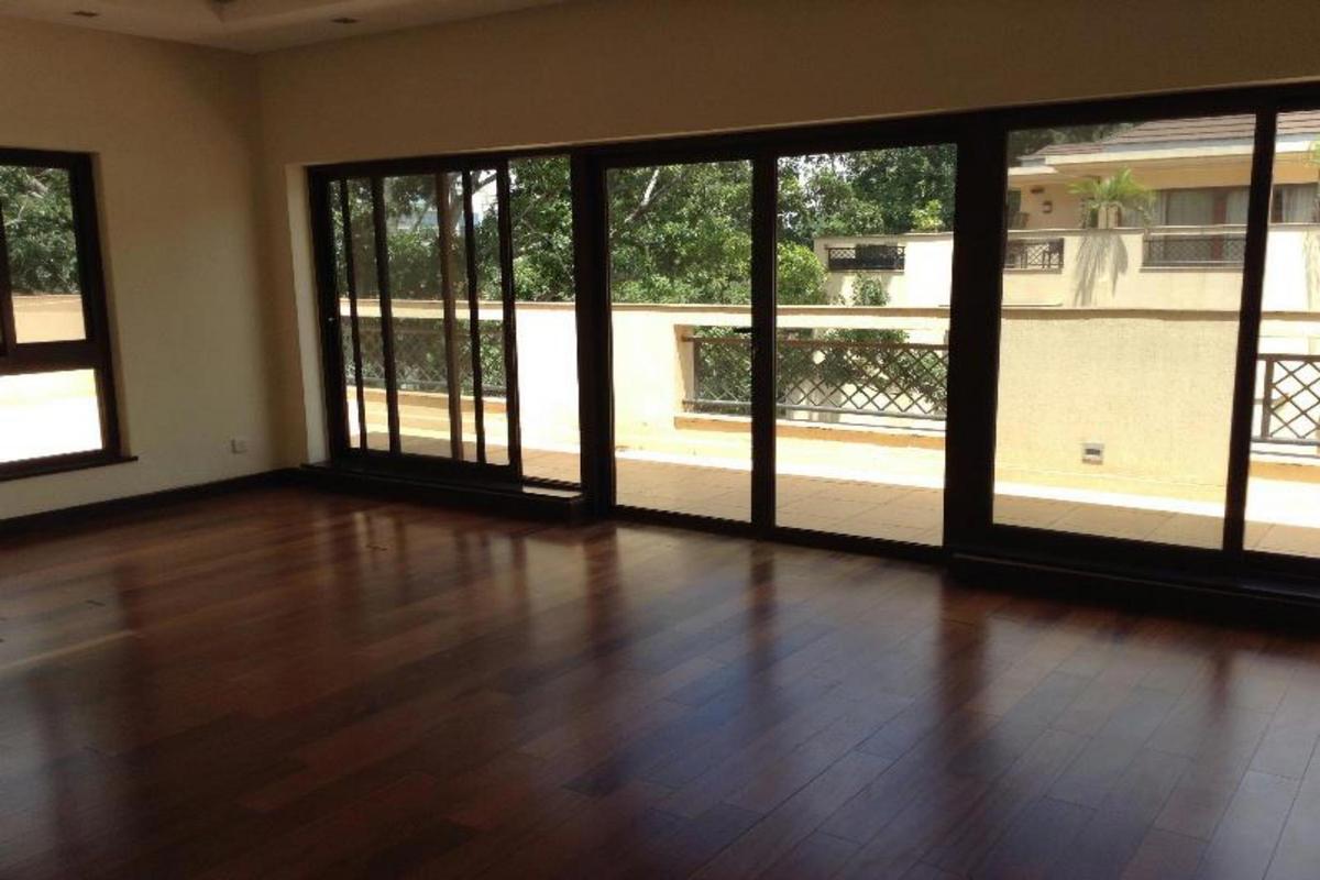 4 Bed Apartment with En Suite at Riverside Drive - 1